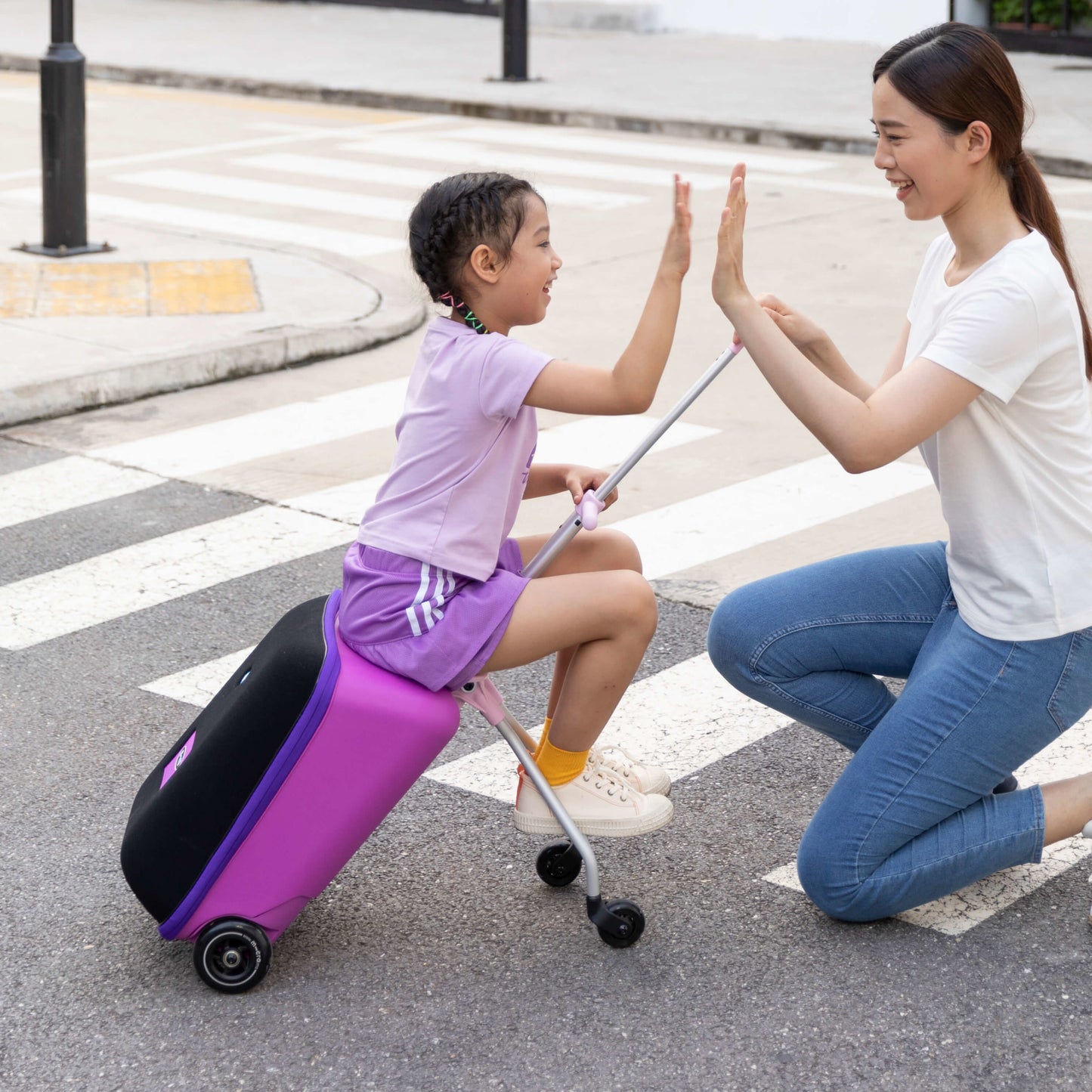 Eazy Ride On Luggage: Violet Pink