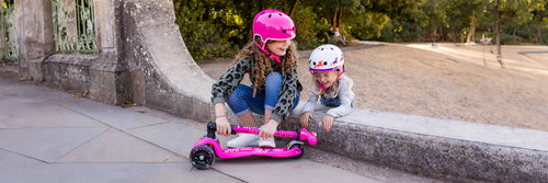 Maxi Micro scooter collar mechanism unfolded vs folded side view