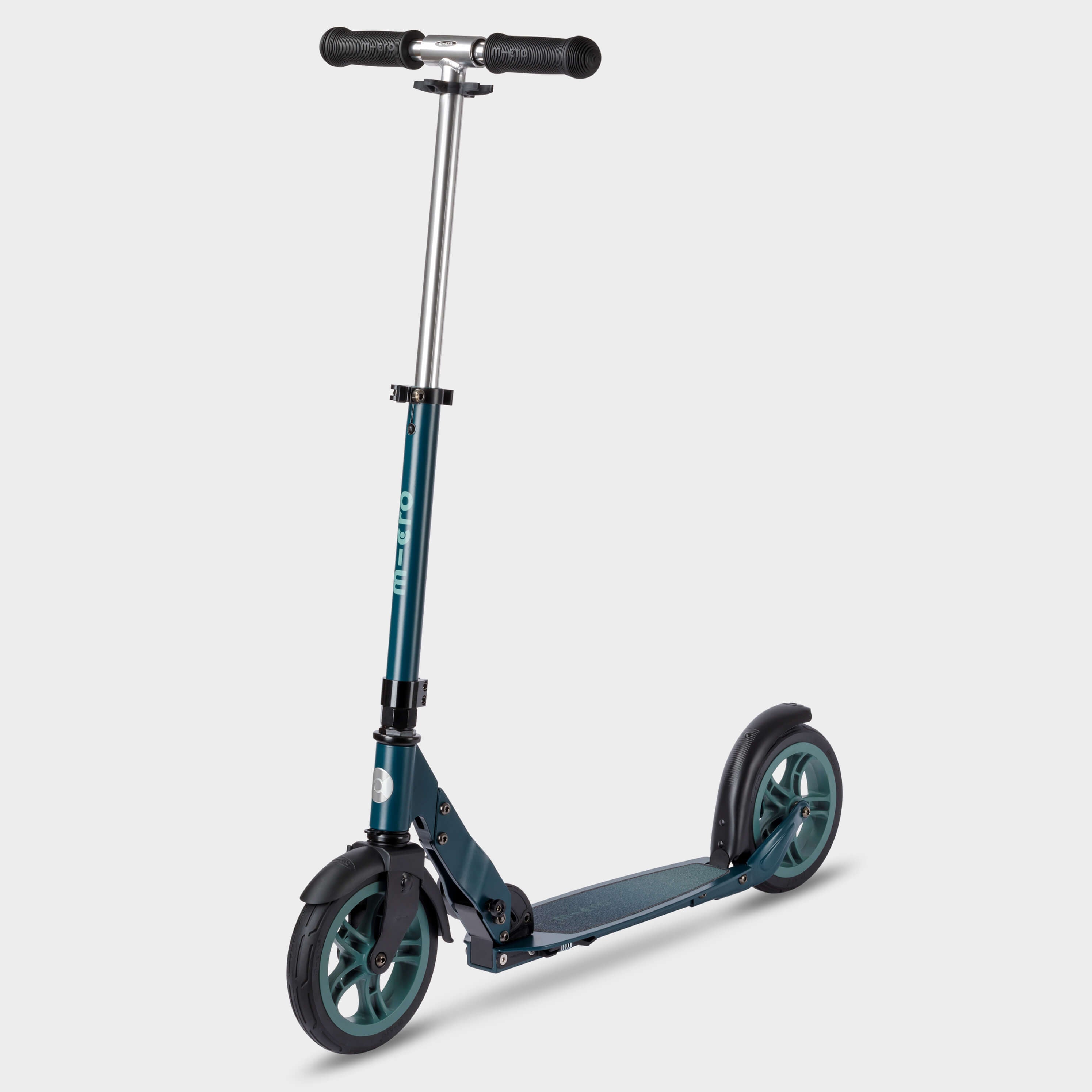 Micro Classic Sporty Wheel Scooter Green