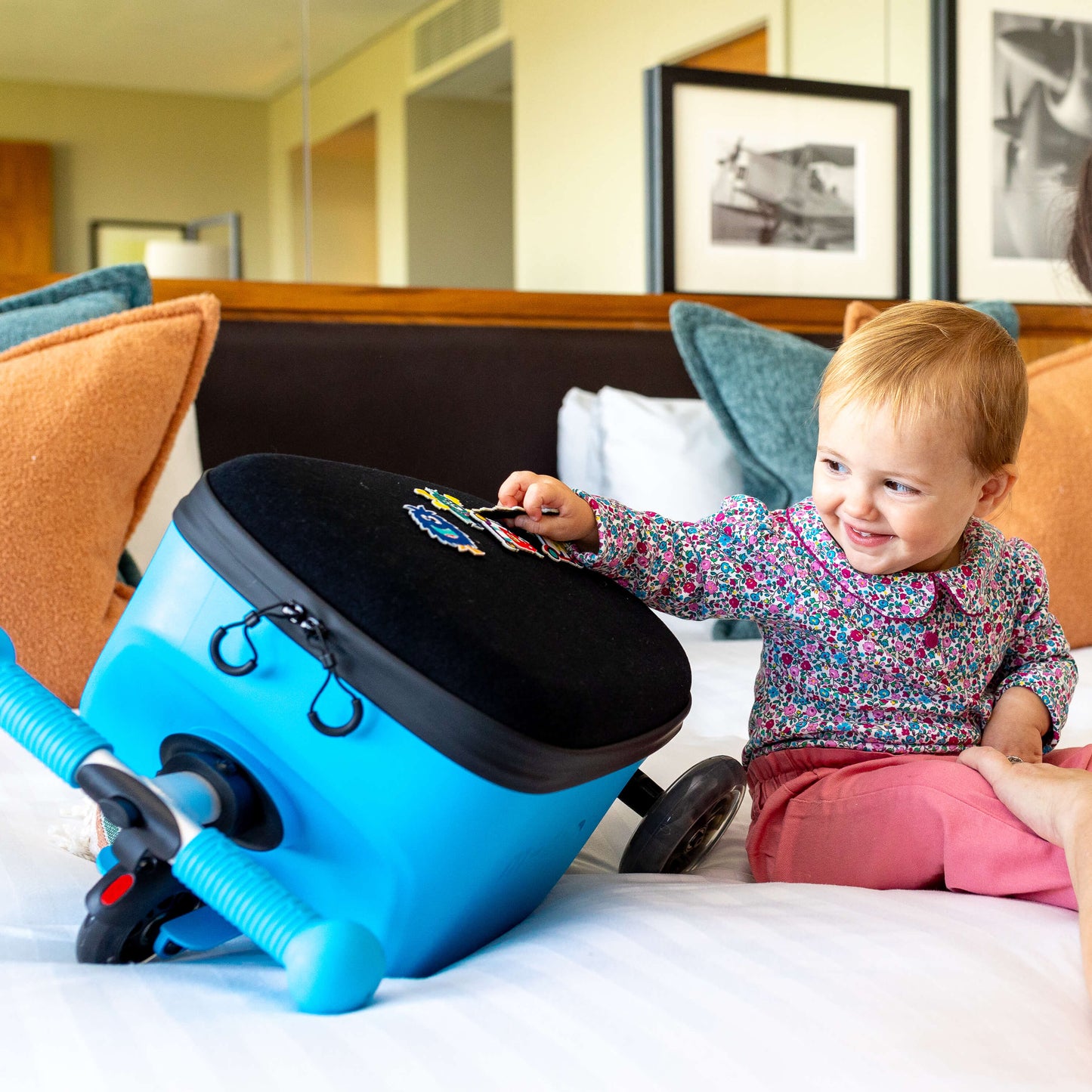 Mini Micro LED Luggage: Blue