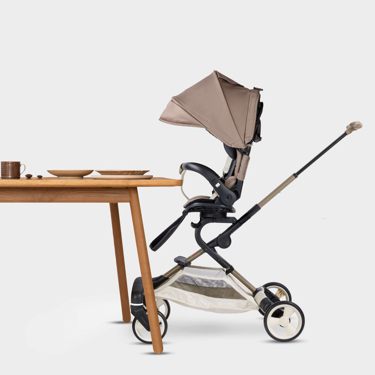 The Micro Lightweight LED Stroller 360: Latte